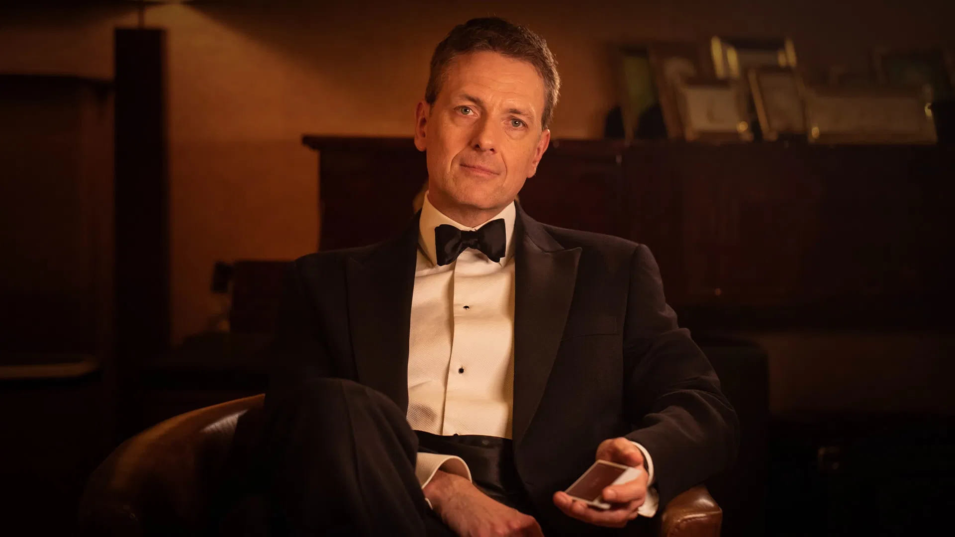 Guy Hollingworth UK Magician