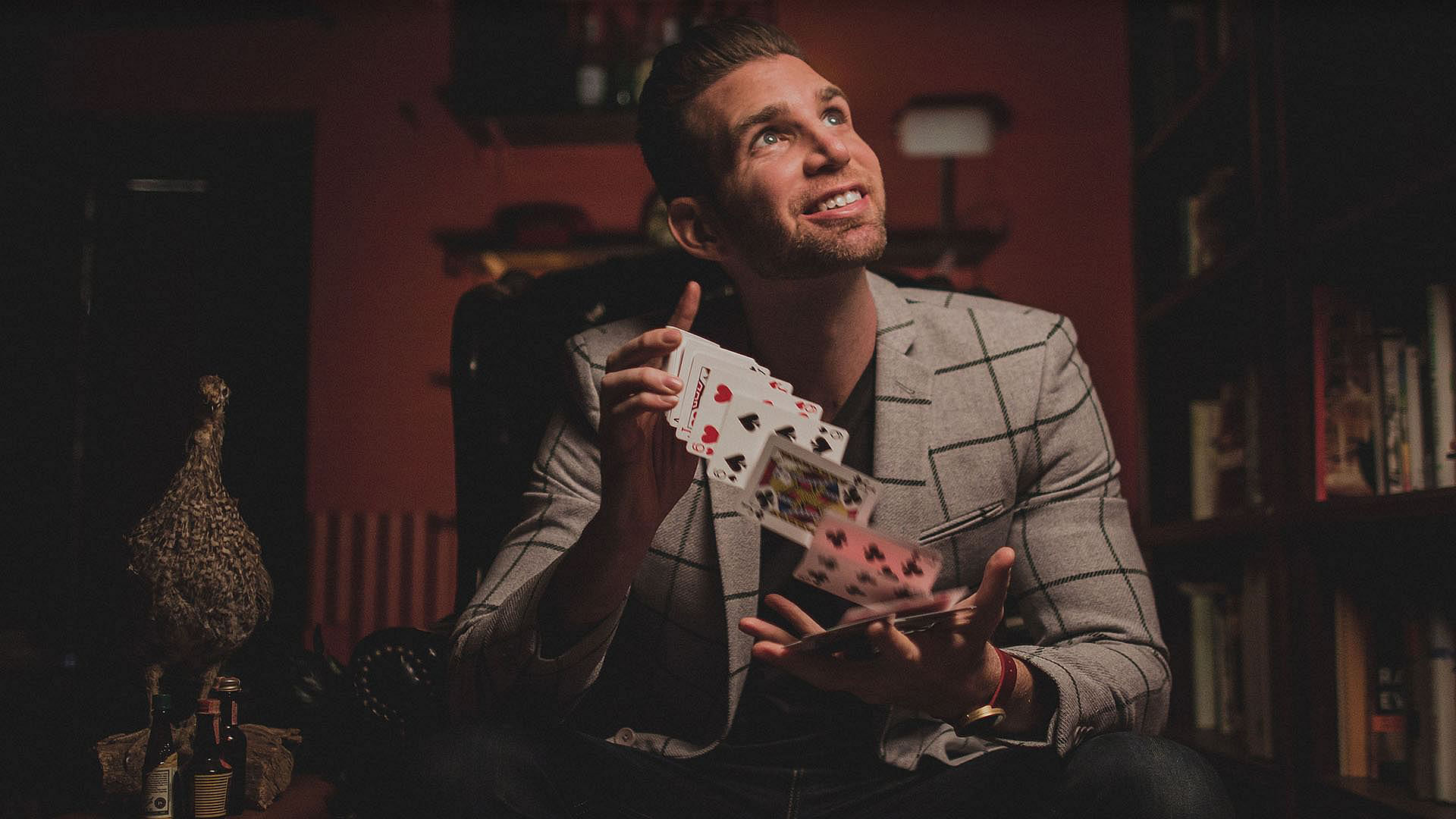 magician springing cards between their hands during a playing card spring flourish