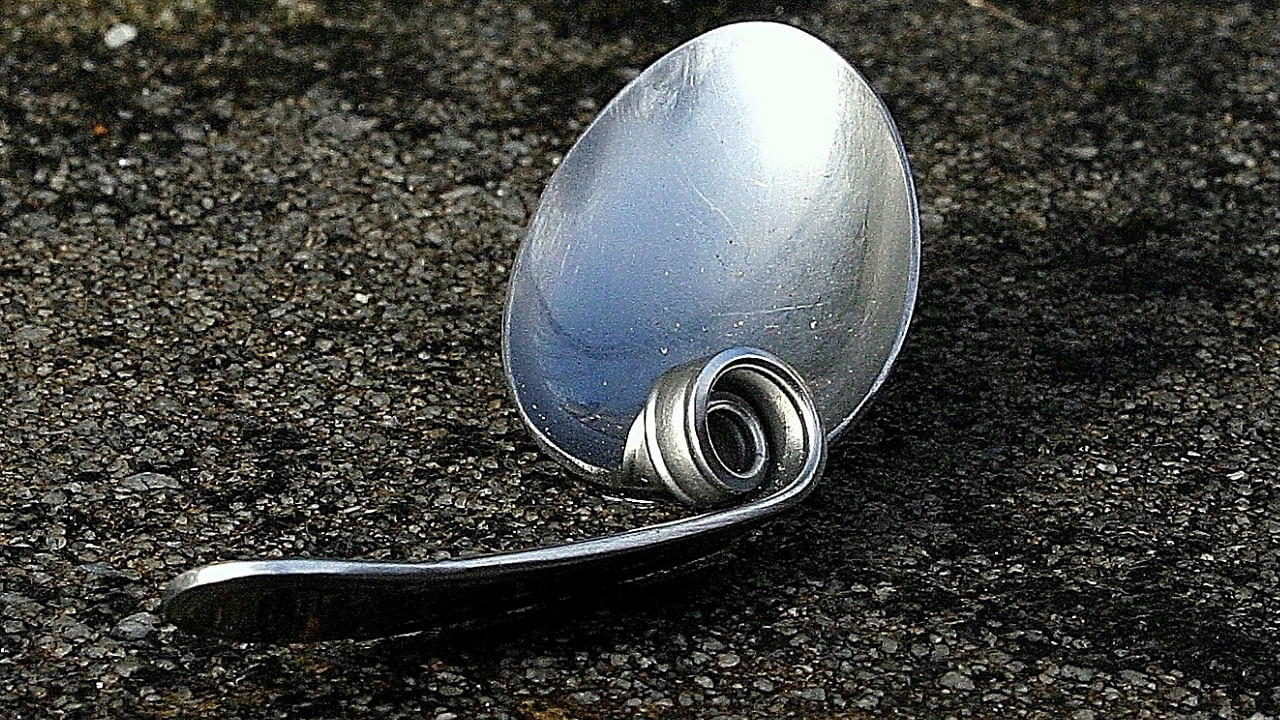 bent spoon from spoon bending trick