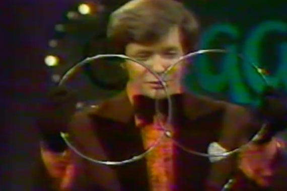 Dale Harney performs the Linking Rings