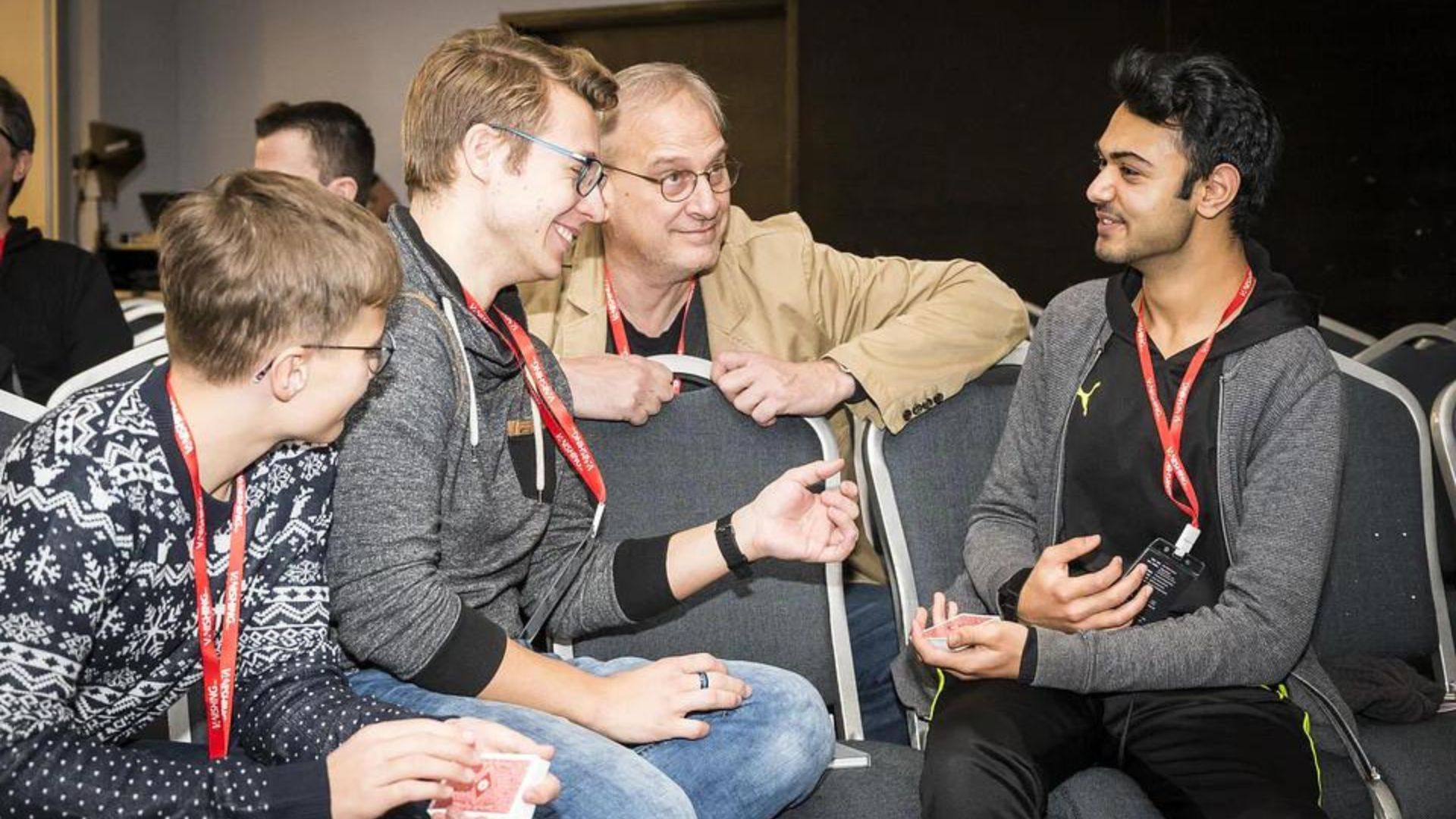 Our Guide To Jamming At Magic Conventions