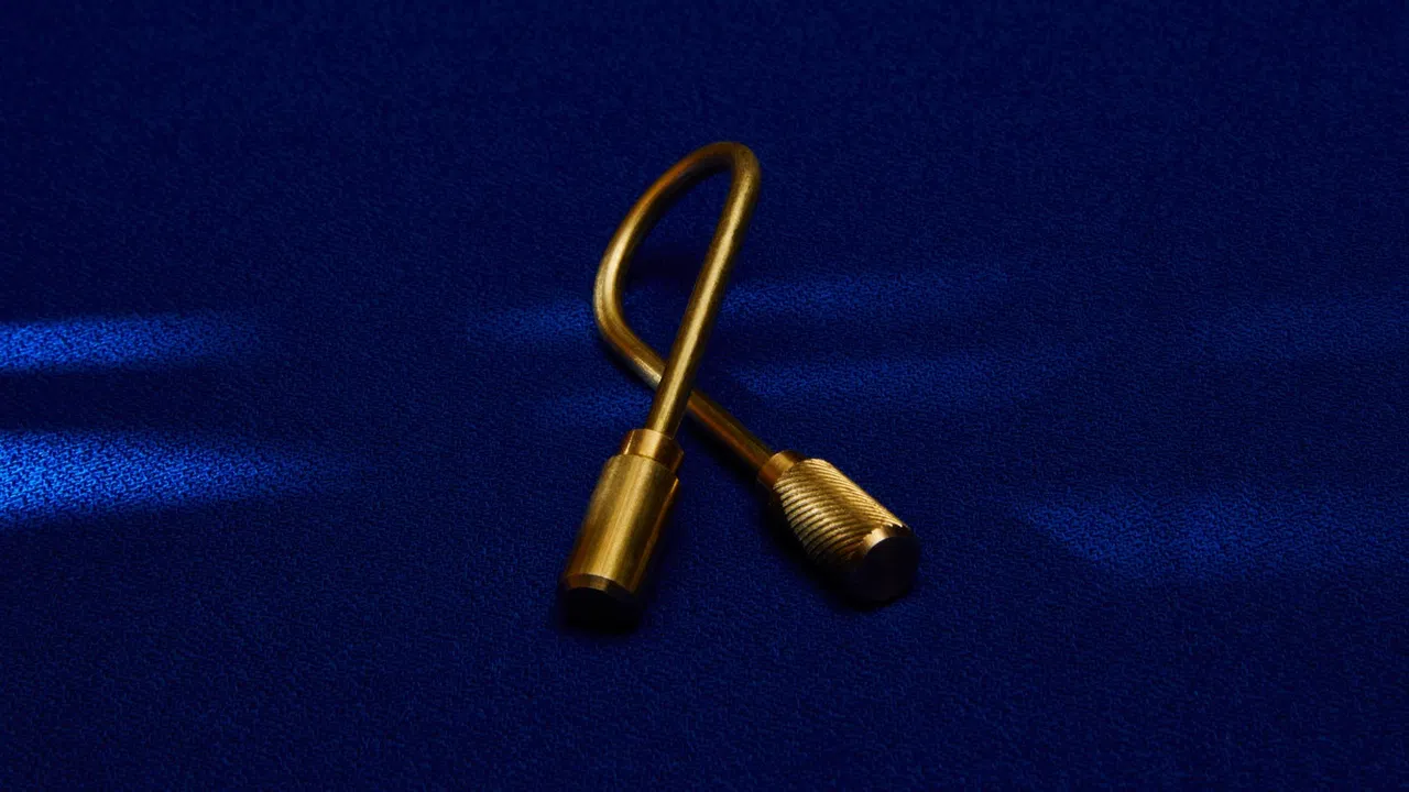 Closed Helix Keyring - image 4