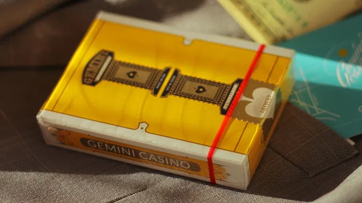 Gemini Casino Yellow Playing Cards - image 2