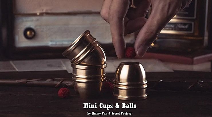 Mini Cups and Balls - magic