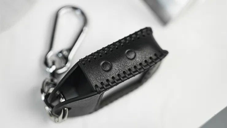 PITATA Palm Peeker Keychain Case - image 2