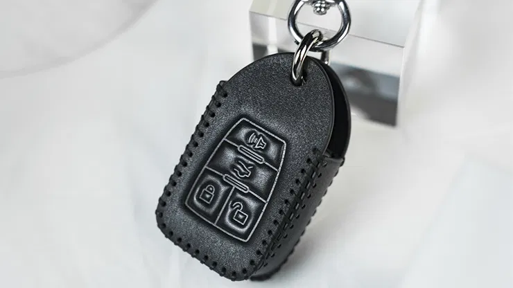 PITATA Palm Peeker Keychain Case - image 4