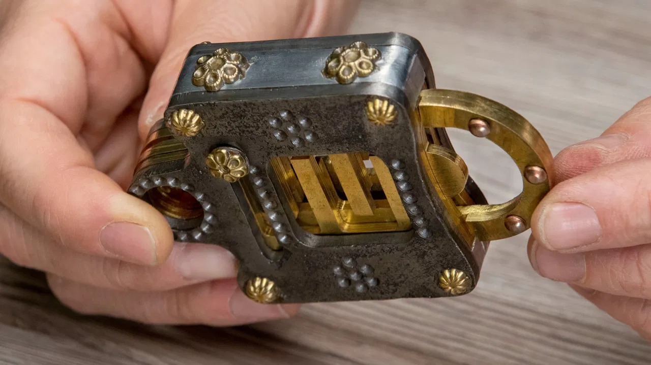 Voidlock Metal Padlock Puzzle - image 2