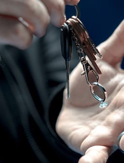 Mesika Ring Flight Trick