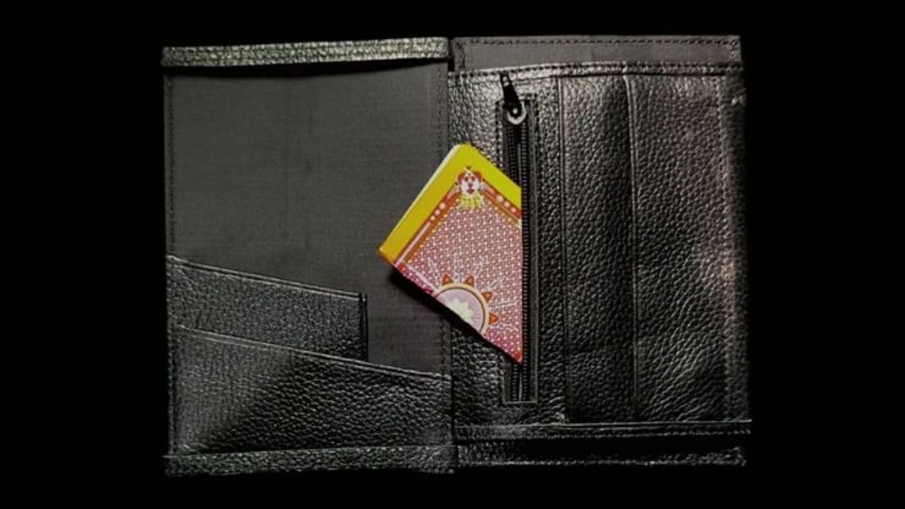 Mini Bombshell Wallet Trick
